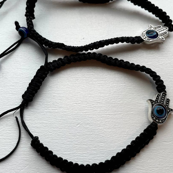 Easy Adjustable Black and Hamsa Bracelet - Picture 4 of 6